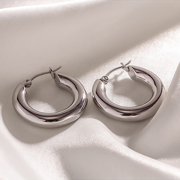 🔵𝟲𝟱%𝗢𝗙𝗙 𝗯𝘂𝗻𝗱𝗹𝗲𝘀 𝟯+🔵 NEW Classic Chunky Hoop Earrings - Picture 11 of 15